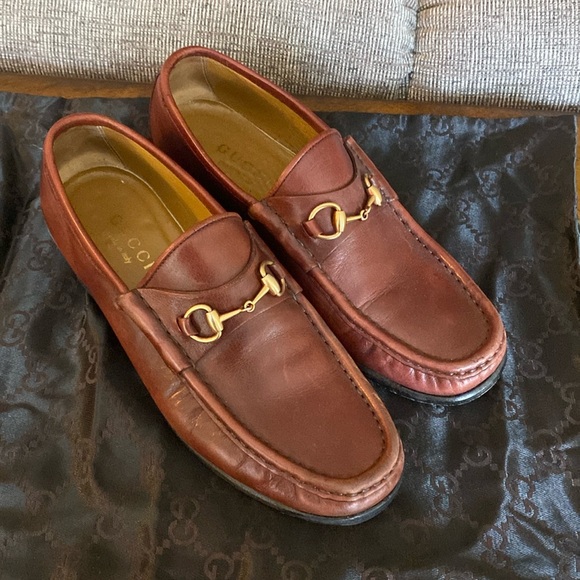 Gucci Horsebit Leather loafers in good condition with gold tone bit. - Picture 1 of 7